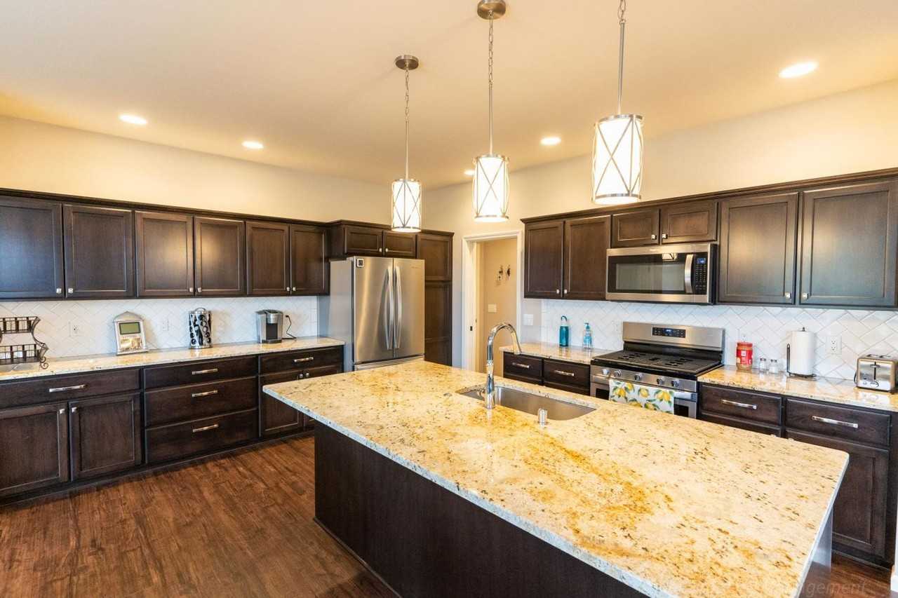 6142 Pine Ridge Way - Photo 5 of 33