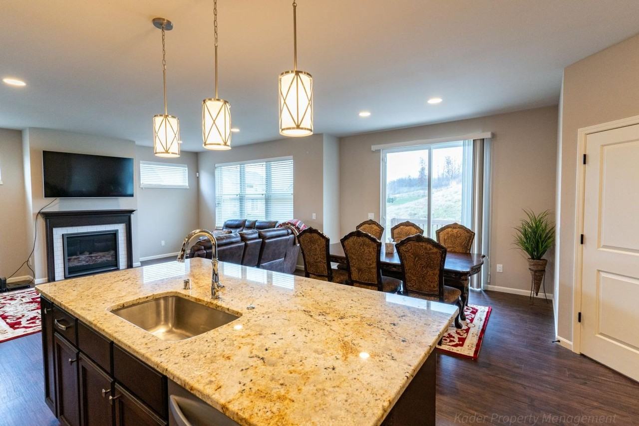 6142 Pine Ridge Way - Photo 6 of 33