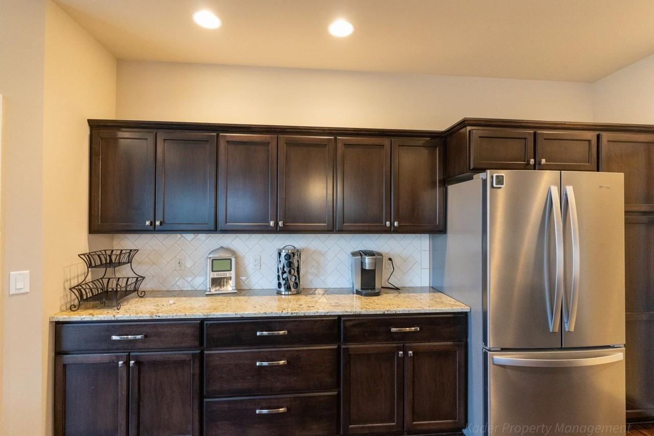 6142 Pine Ridge Way - Photo 7 of 33