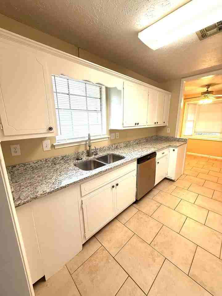 2108 E Aberdeen Dr - Photo 6 of 14