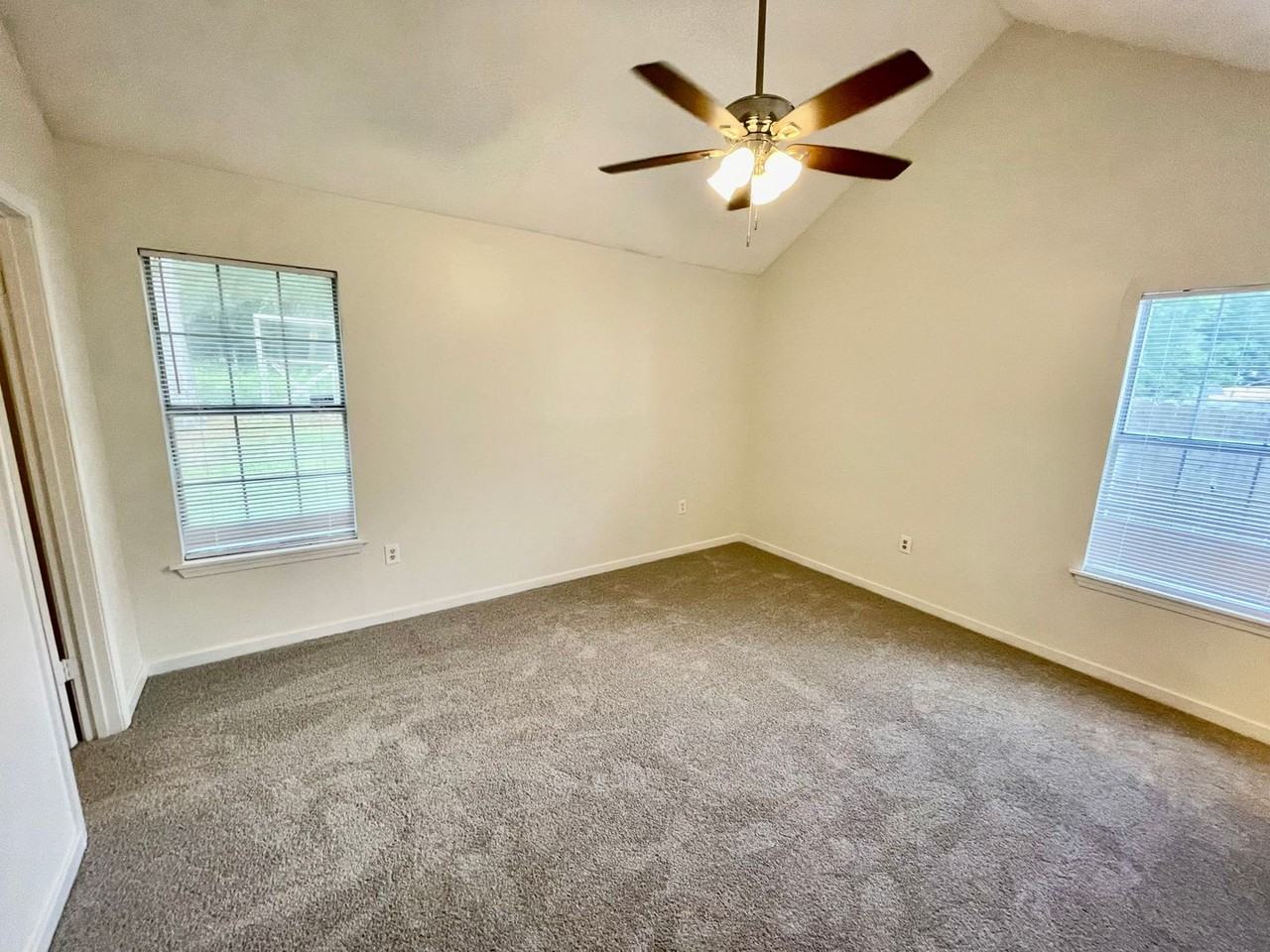 2007 Red Oak Dr - Photo 2 of 10