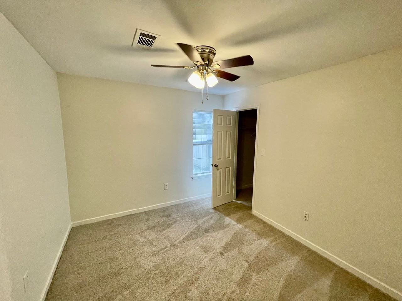 2007 Red Oak Dr - Photo 3 of 10