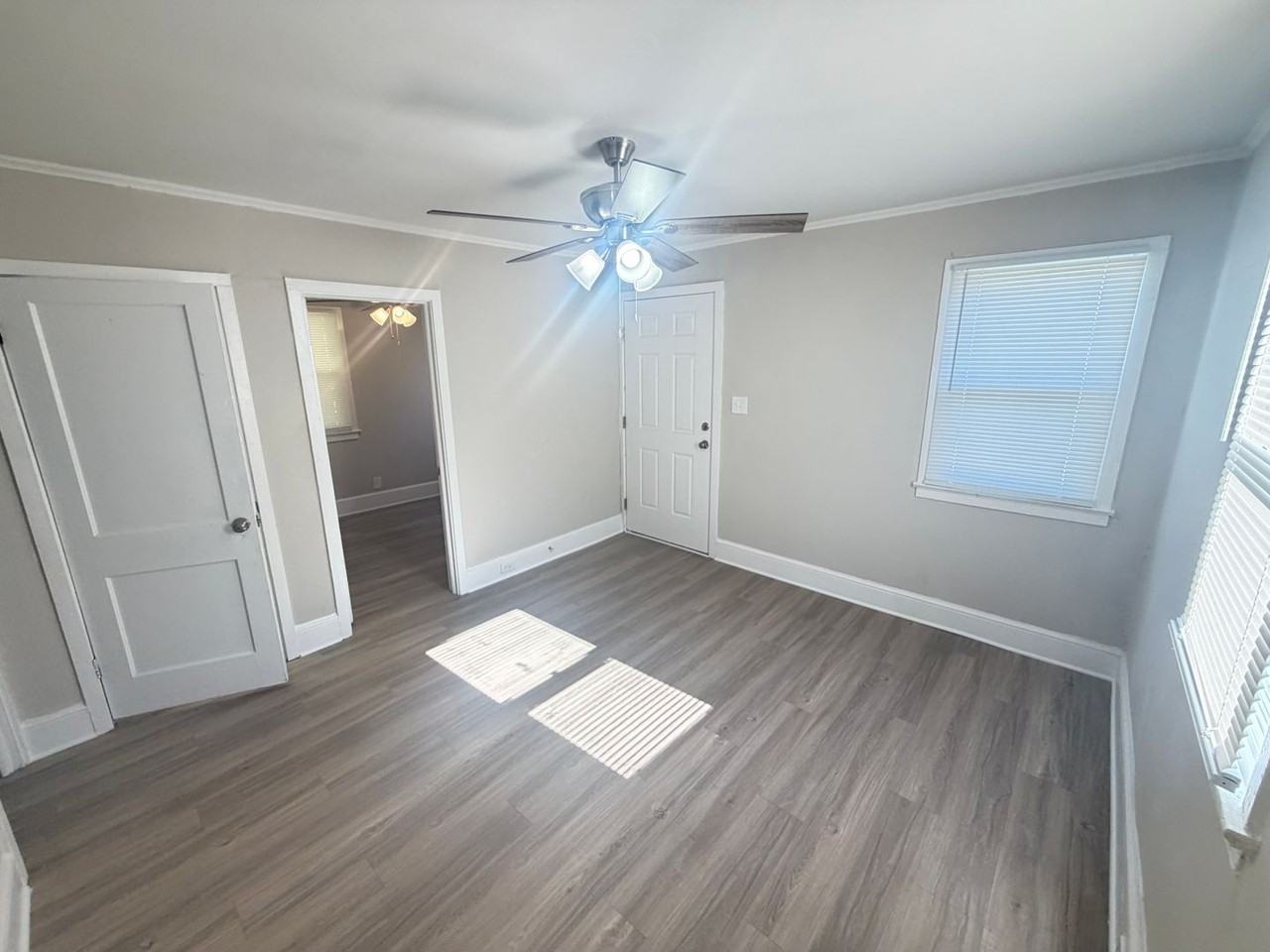 809 Oval St - Photo 5 of 12