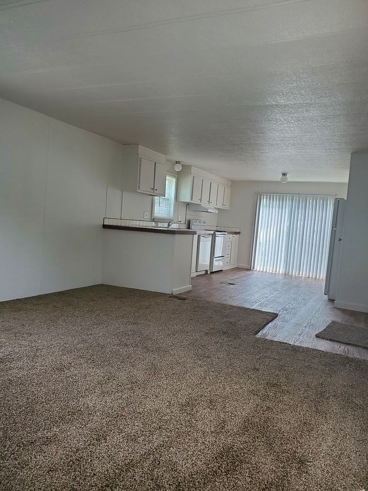 411 Mariposa Dr - Photo 2 of 6
