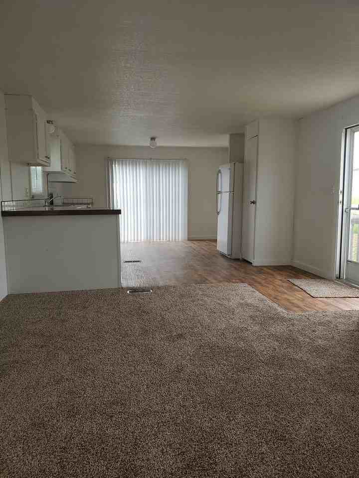 411 Mariposa Dr - Photo 3 of 6