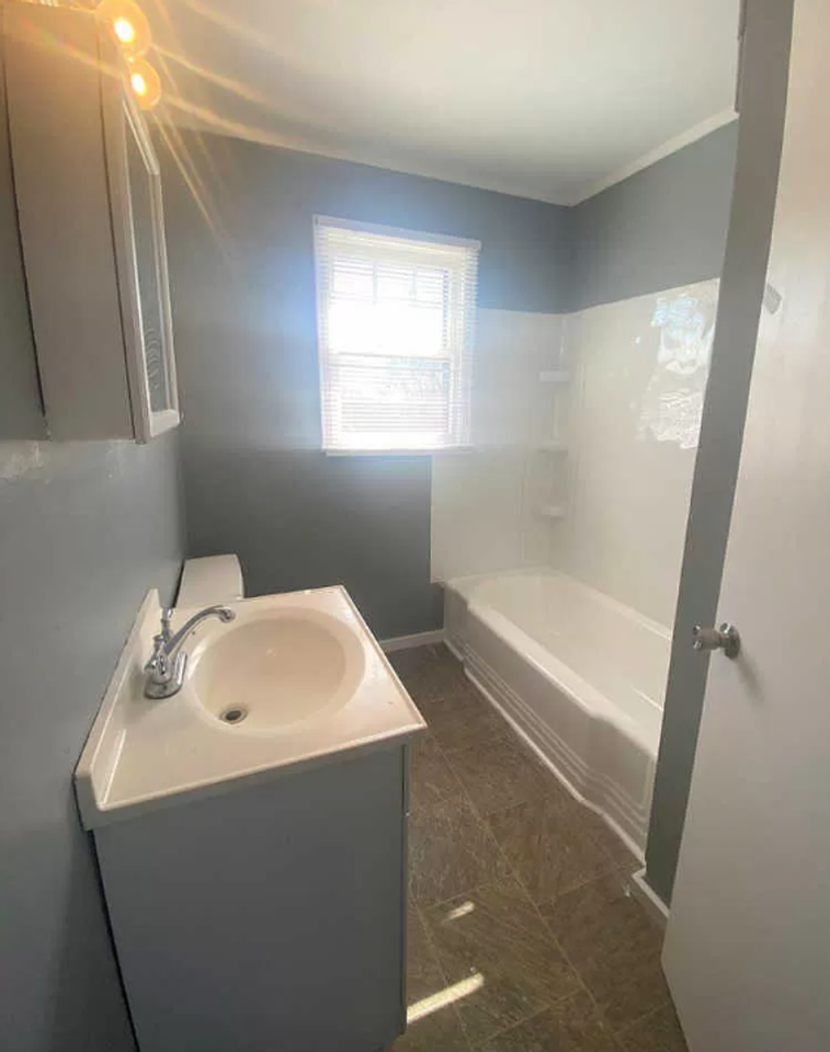 1055 Alexander Rd - Photo 5 of 6