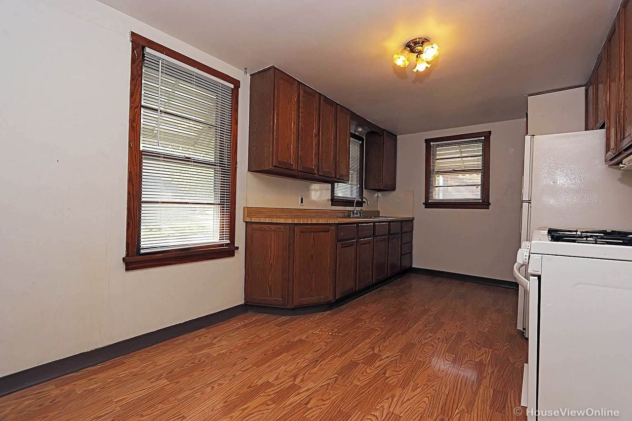 1220 Jefferson Ave - Photo 5 of 14