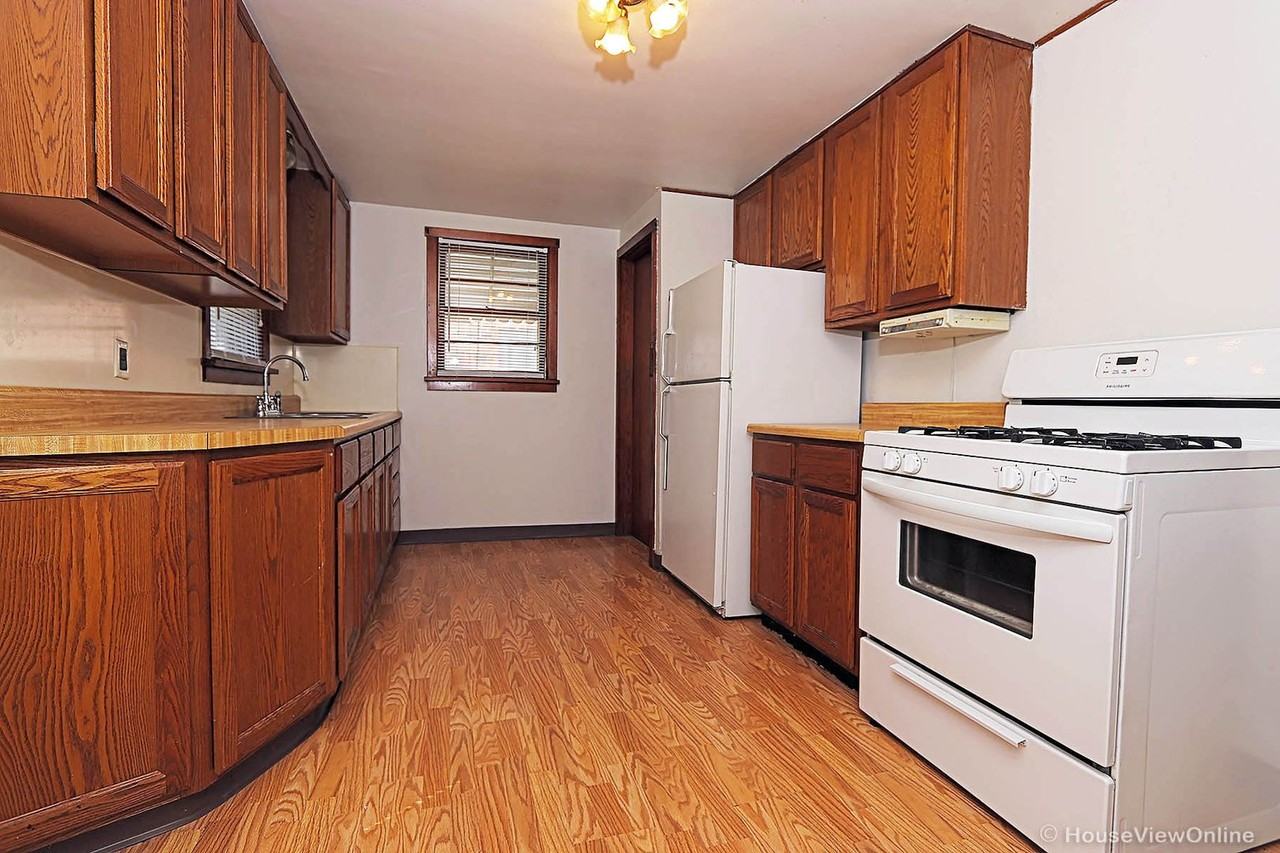 1220 Jefferson Ave - Photo 6 of 14