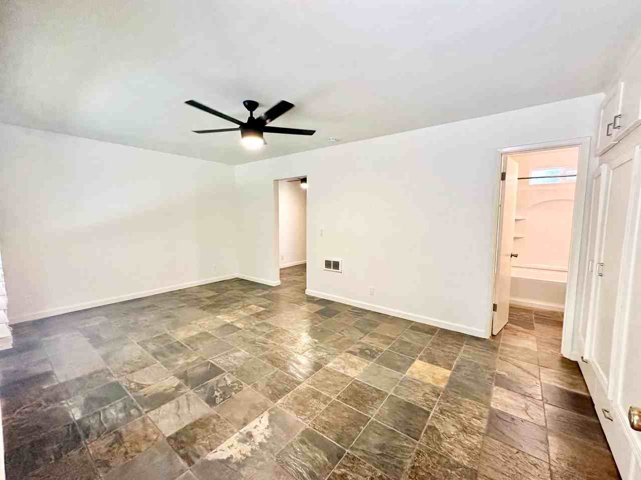 2510 Live Oak Park Rd #3 - Photo 4 of 35