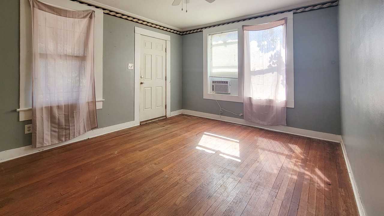 1408 Flower St - Photo 3 of 9