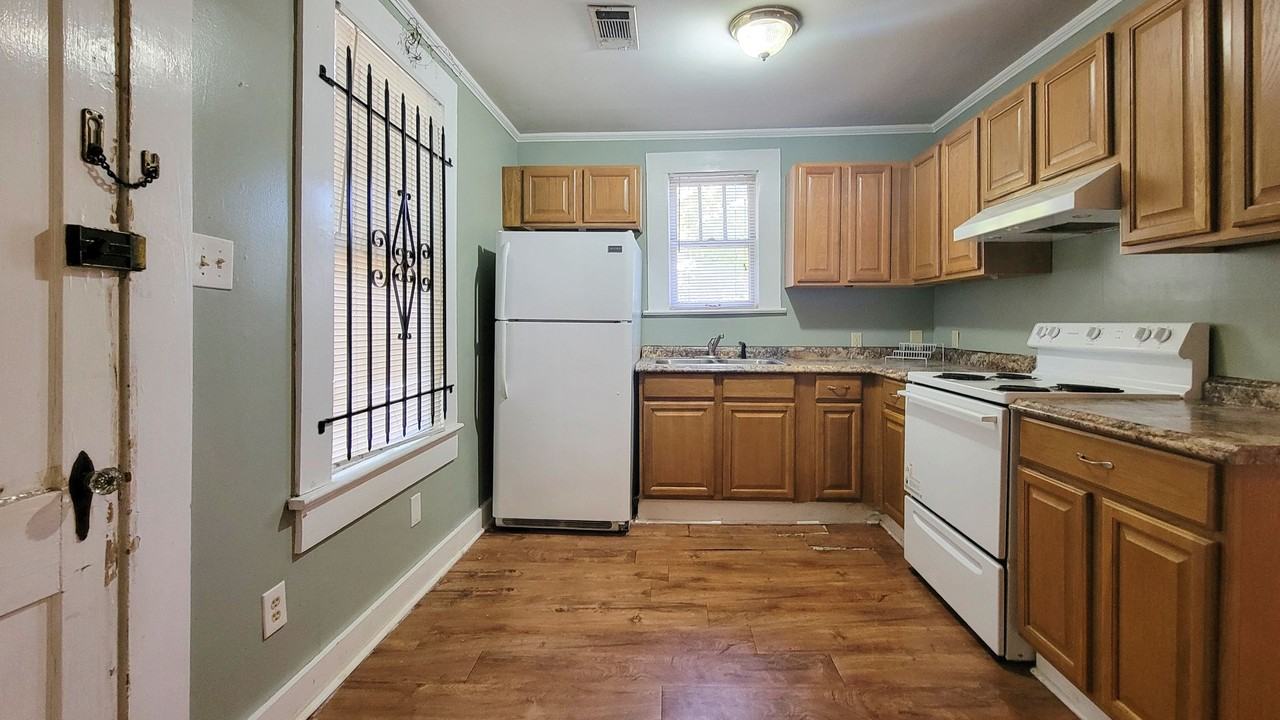 1408 Flower St - Photo 4 of 9