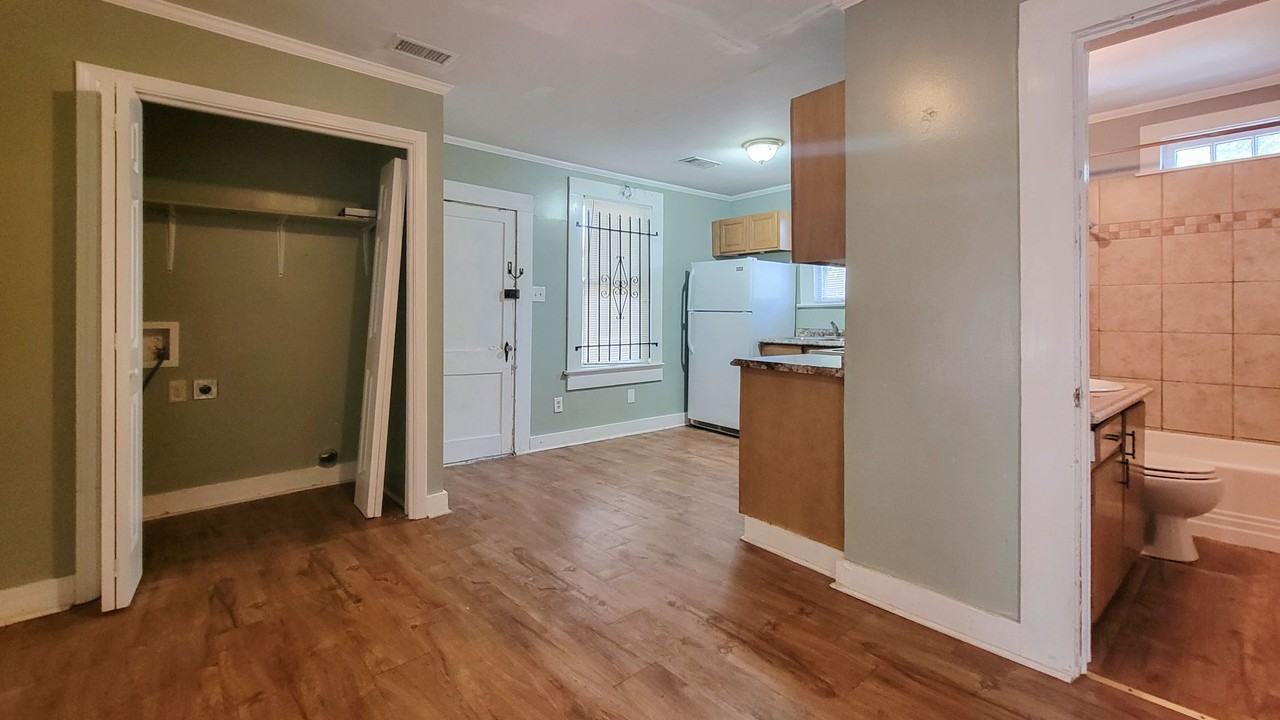 1408 Flower St - Photo 6 of 9