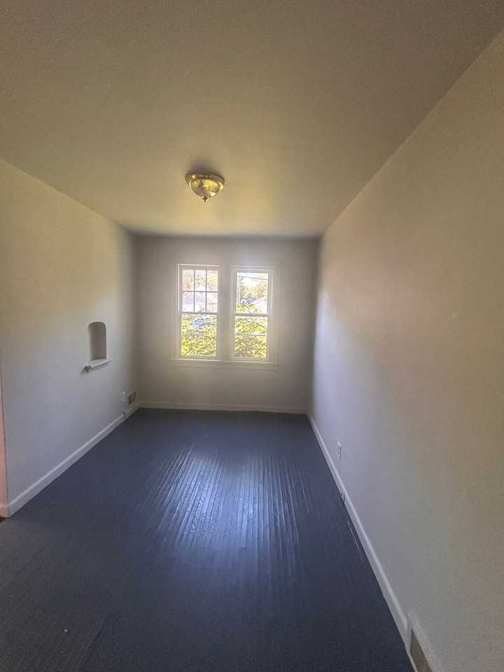 4026 Weisser Park Ave - Photo 3 of 8