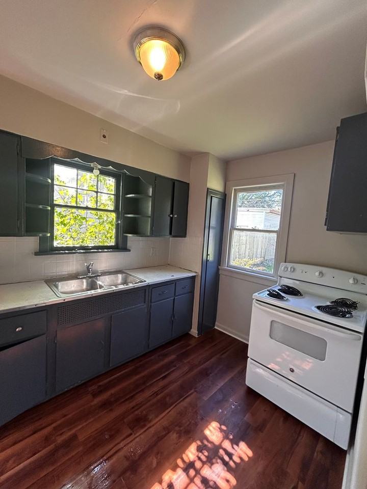 4026 Weisser Park Ave - Photo 4 of 8