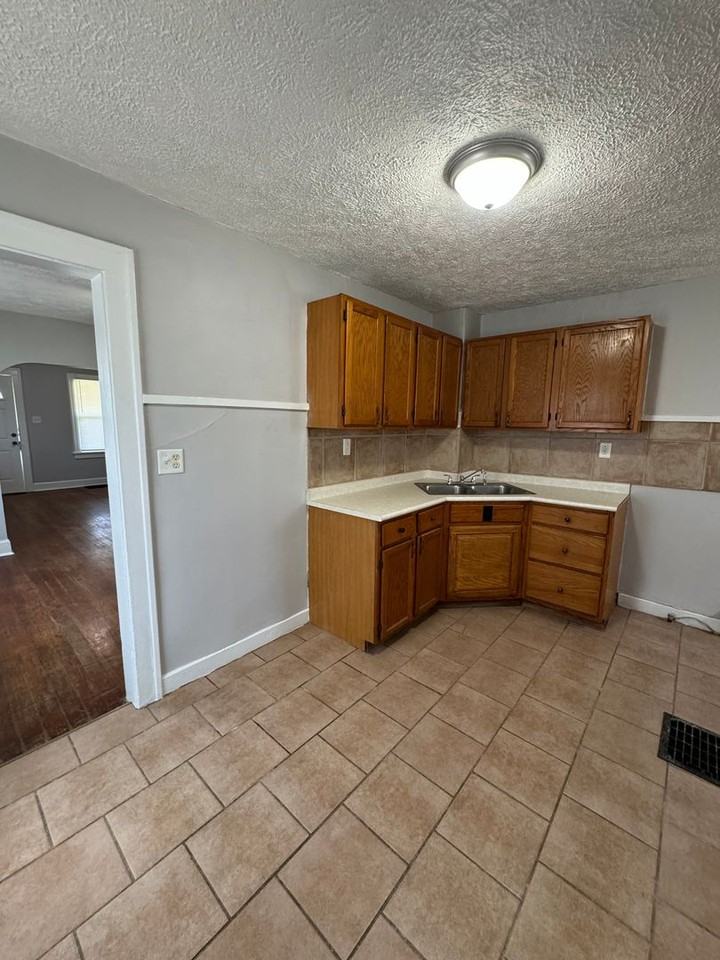 1715 E Tabor St - Photo 5 of 8