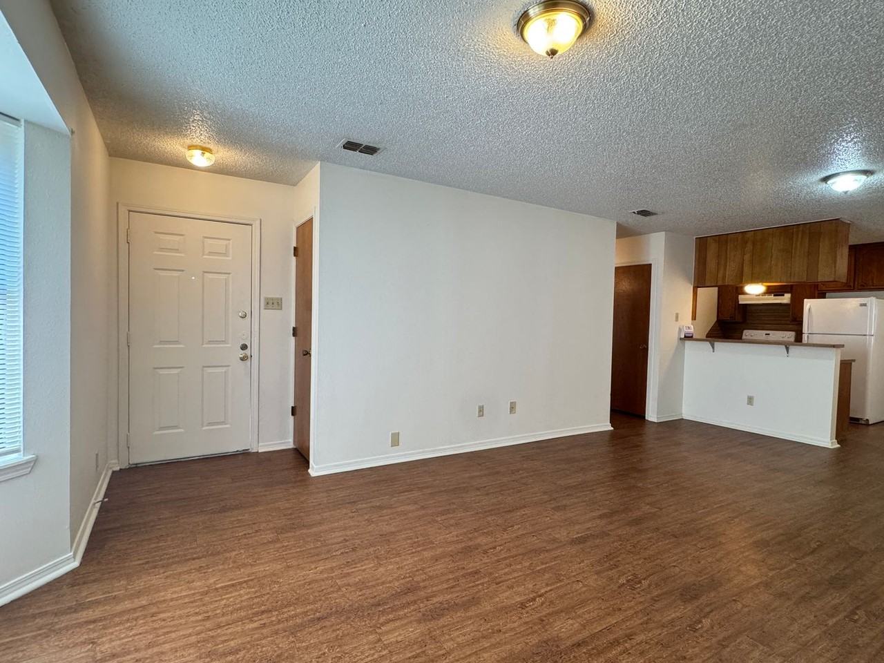 10728 Kiamichi Dr - Photo 4 of 24