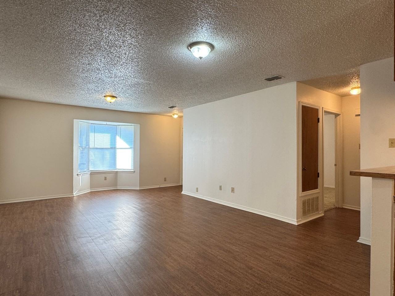 10728 Kiamichi Dr - Photo 5 of 24