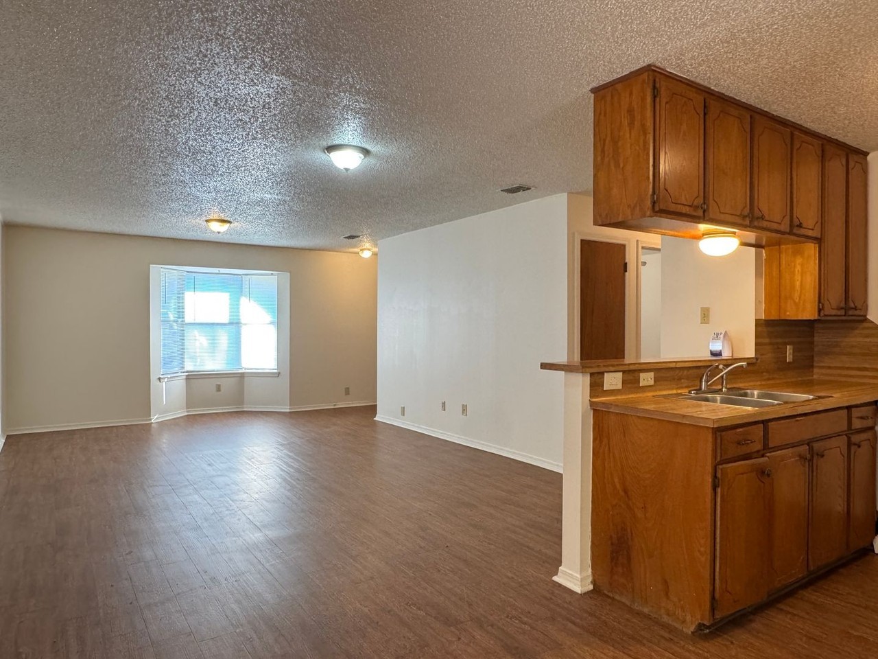 10728 Kiamichi Dr - Photo 6 of 24