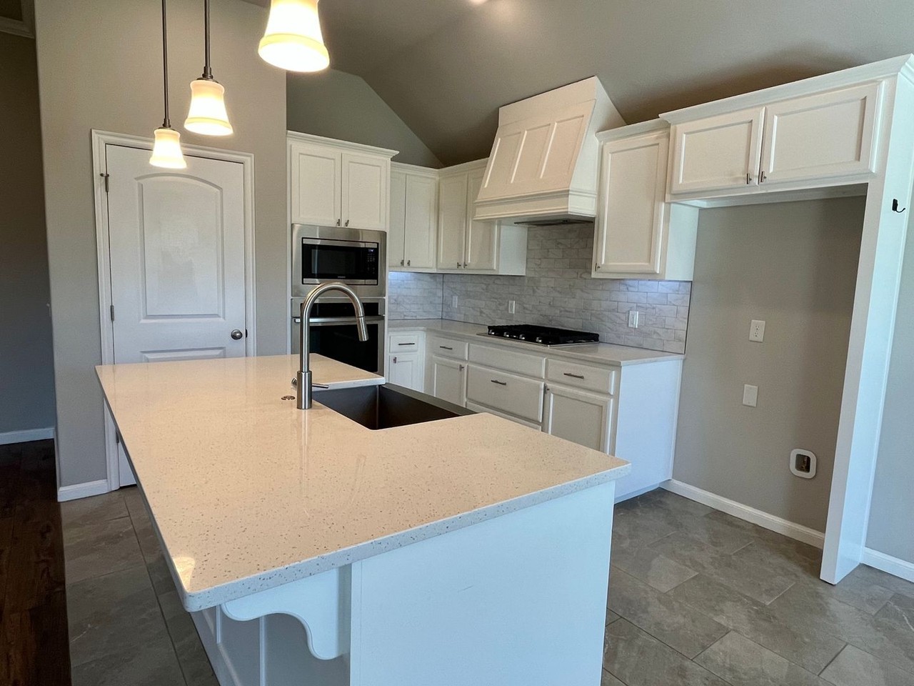 4204 Nw 152nd St - Photo 4 of 19