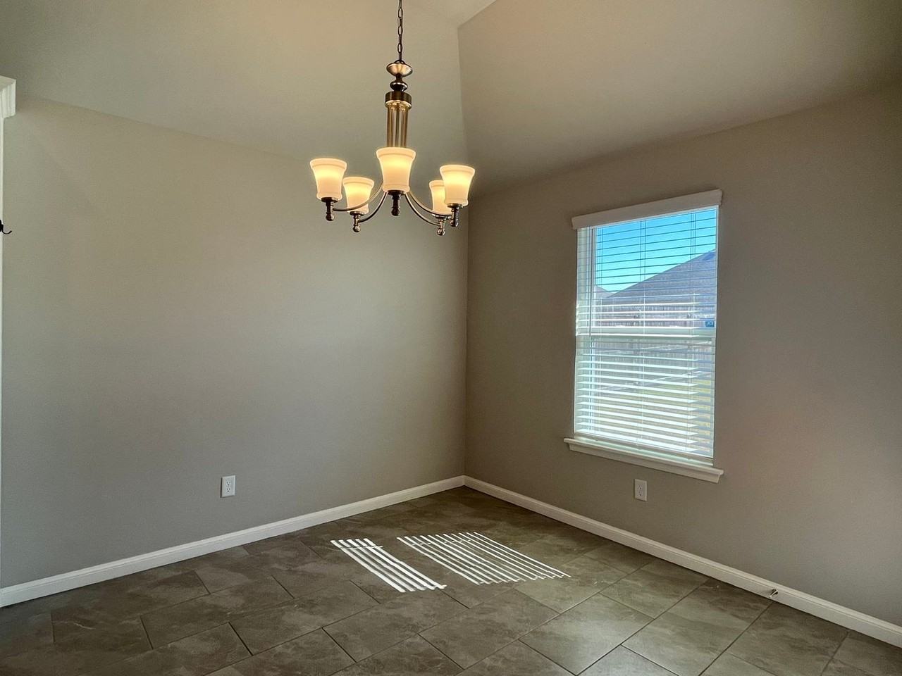 4204 Nw 152nd St - Photo 7 of 19