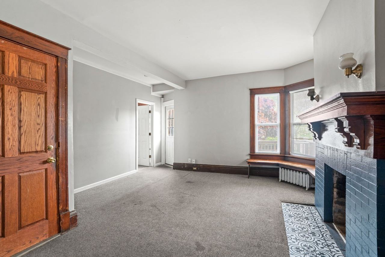 3005 N Maryland Ave - Photo 2 of 25