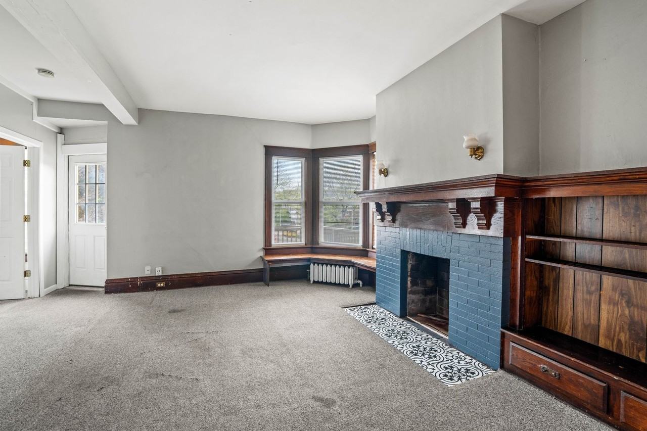 3005 N Maryland Ave - Photo 3 of 25