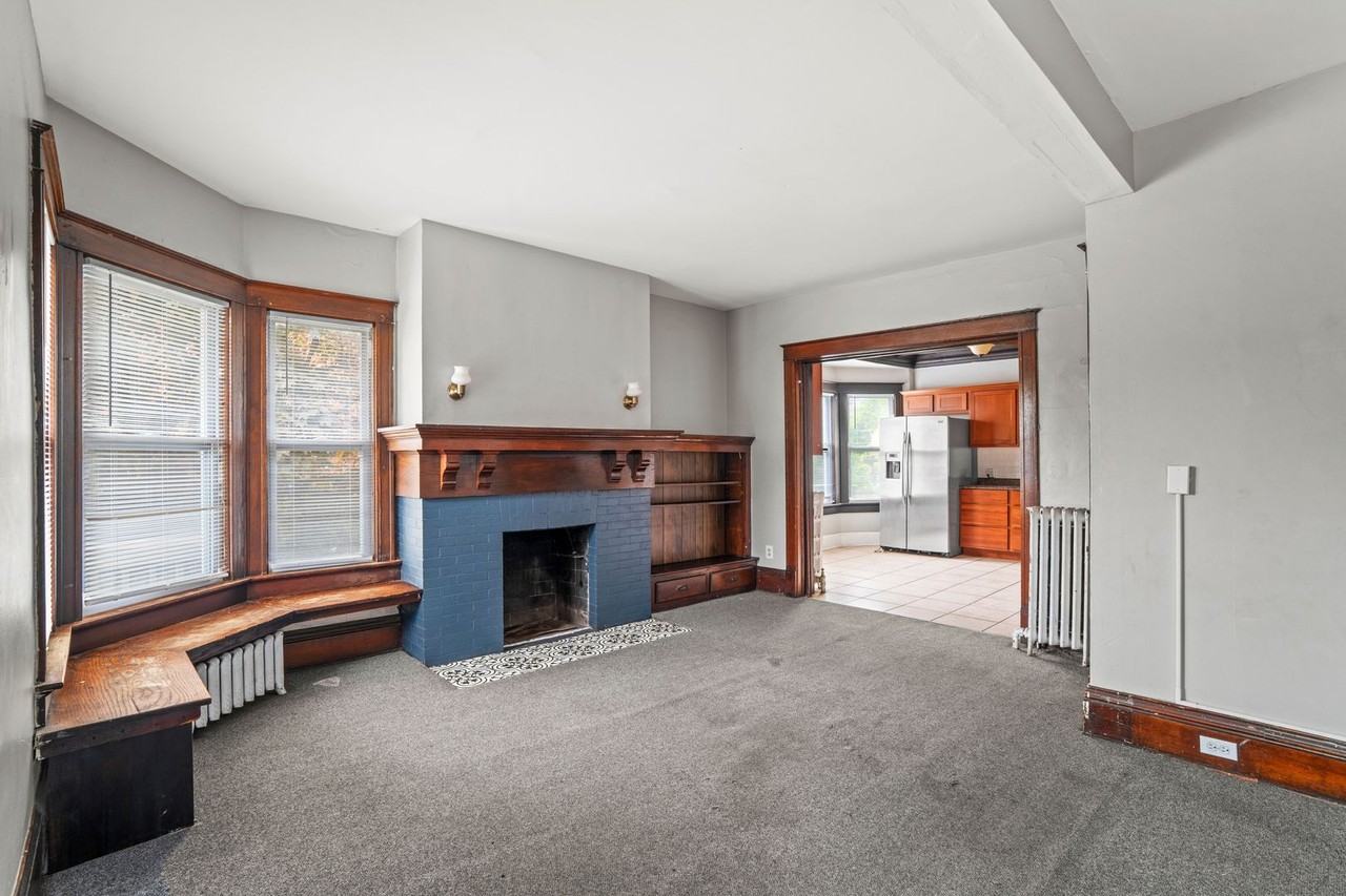 3005 N Maryland Ave - Photo 4 of 25