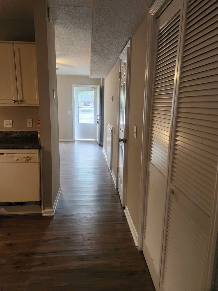 142 Villa Ct Apt C - Photo 4 of 26