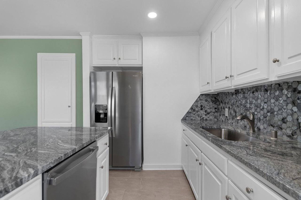 6609 Greenwood Rd - Photo 3 of 38