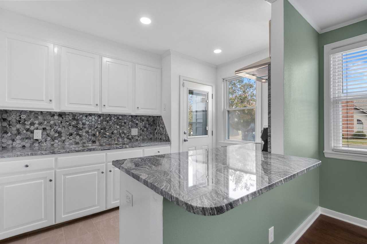 6609 Greenwood Rd - Photo 5 of 38