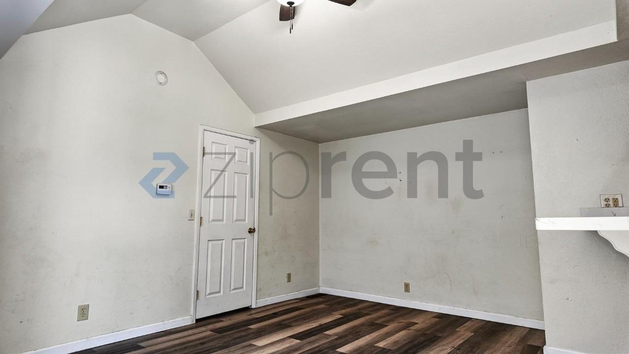 739 Indiana St #A - Photo 2 of 24