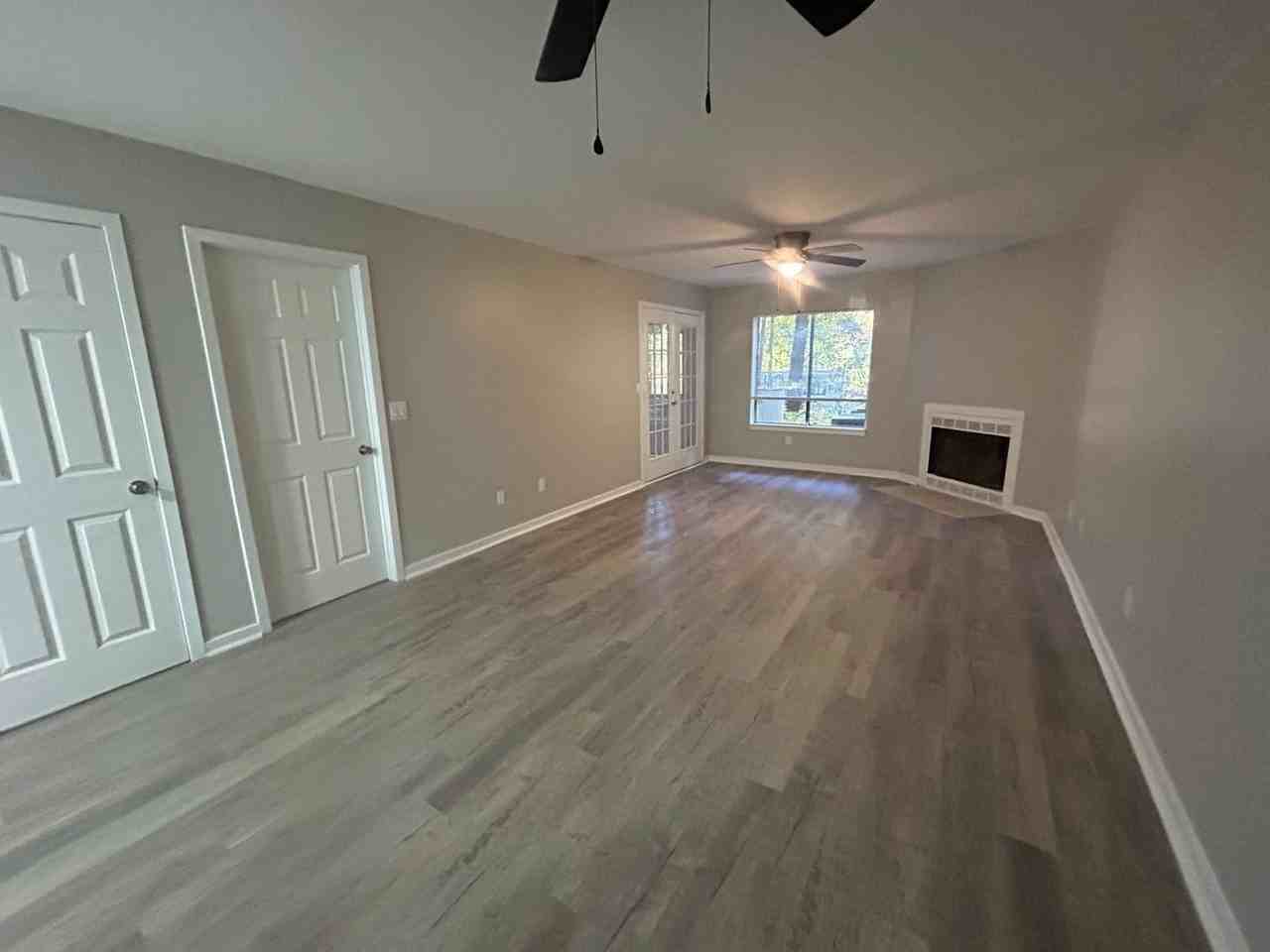 1002 Village Creek Dr - Photo 2 of 25