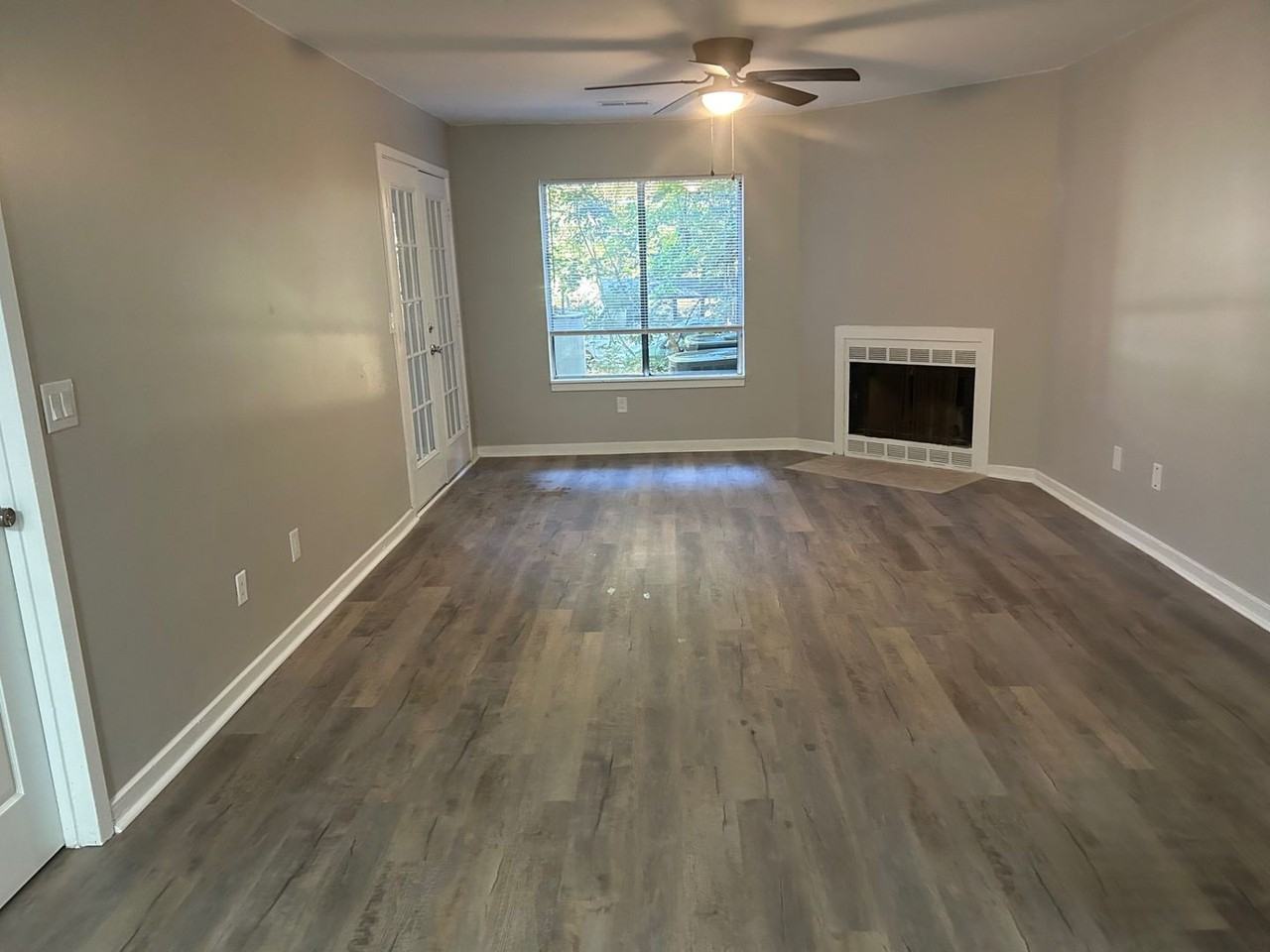 1002 Village Creek Dr - Photo 3 of 25