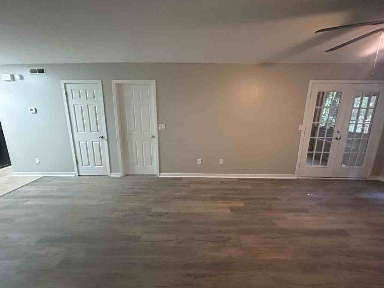 1002 Village Creek Dr - Photo 4 of 25