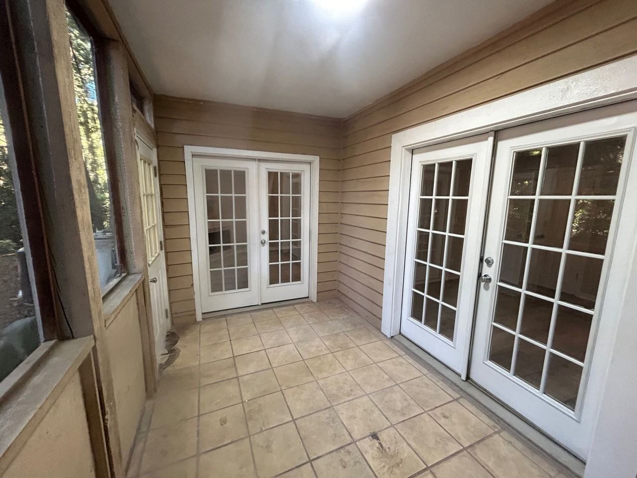 1002 Village Creek Dr - Photo 5 of 25