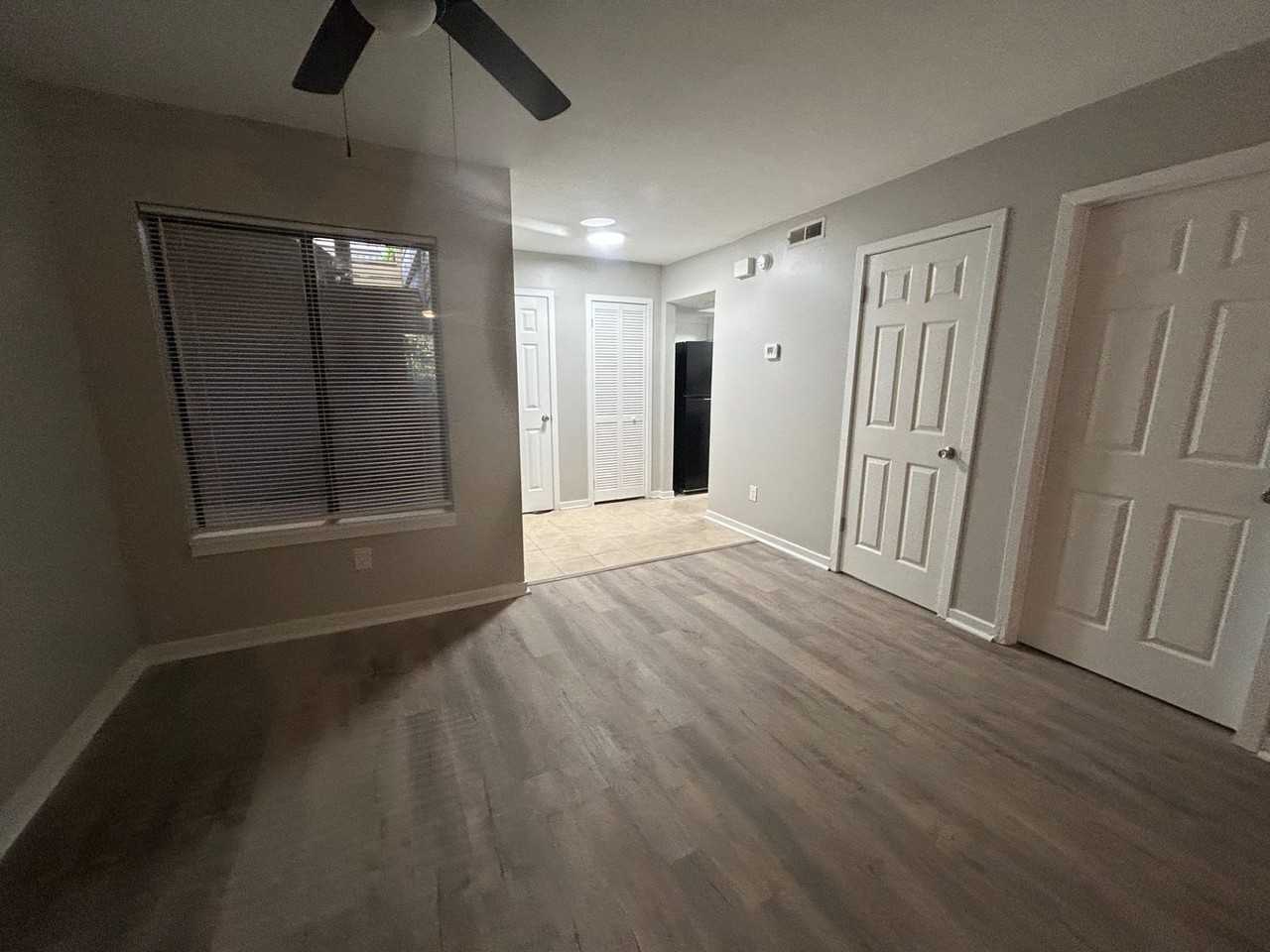 1002 Village Creek Dr - Photo 7 of 25
