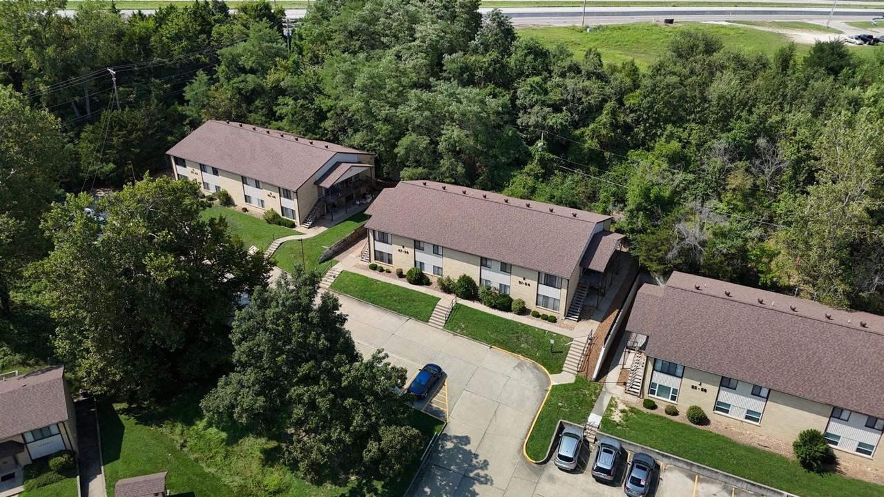 401 Clayton Dr - Photo 2 of 10