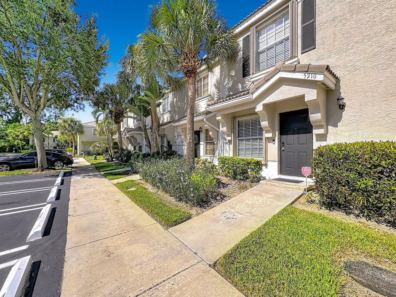 5210 Palmbrooke Cir - Photo 6 of 50