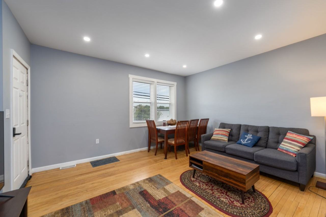 1047 Desoto Rd. - Photo 3 of 30
