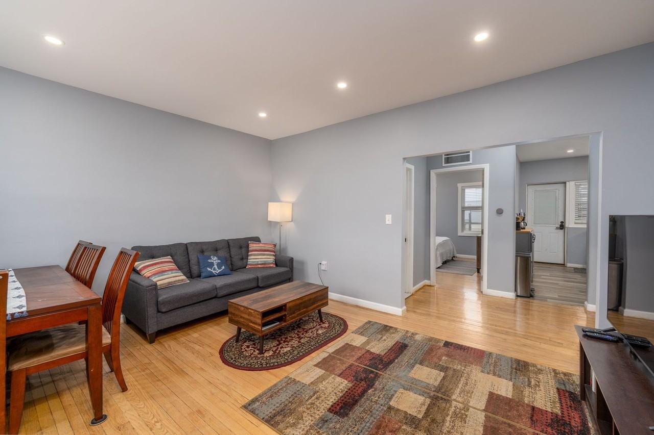 1047 Desoto Rd. - Photo 4 of 30