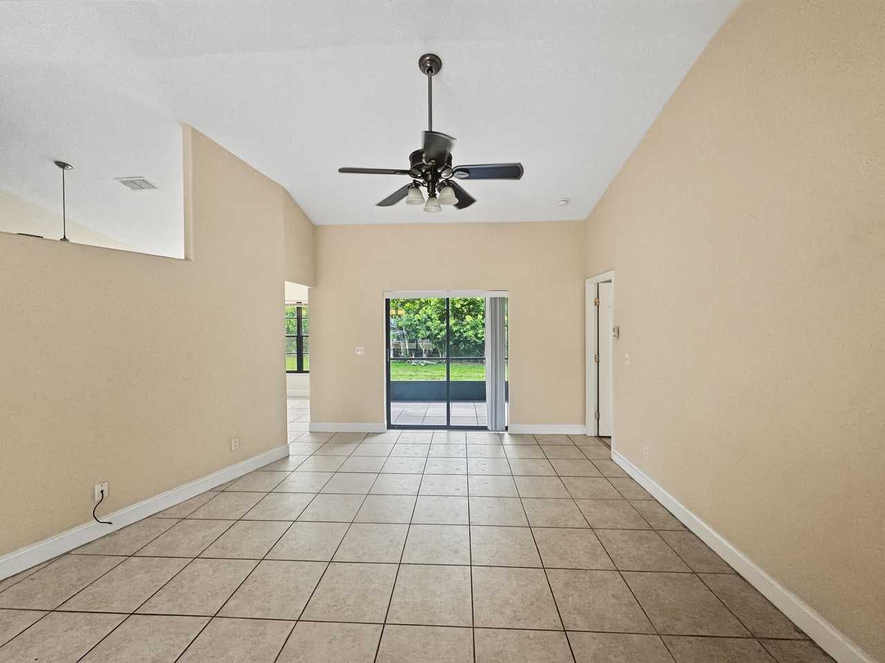 18861 Pine Run Ln - Photo 4 of 23
