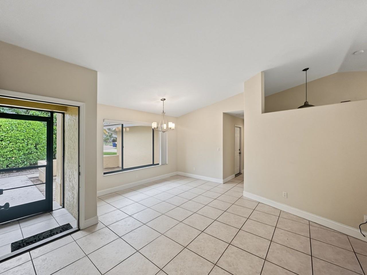 18861 Pine Run Ln - Photo 5 of 23