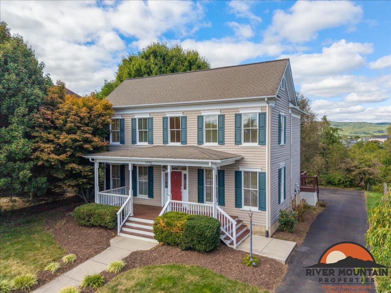 1504 Poplar Ridge Cir - Photo 2 of 36