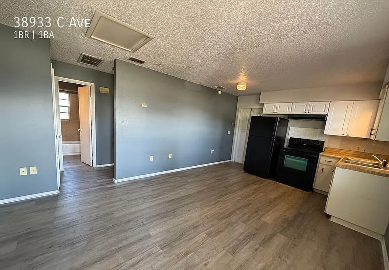 38933 C Ave - Photo 3 of 5