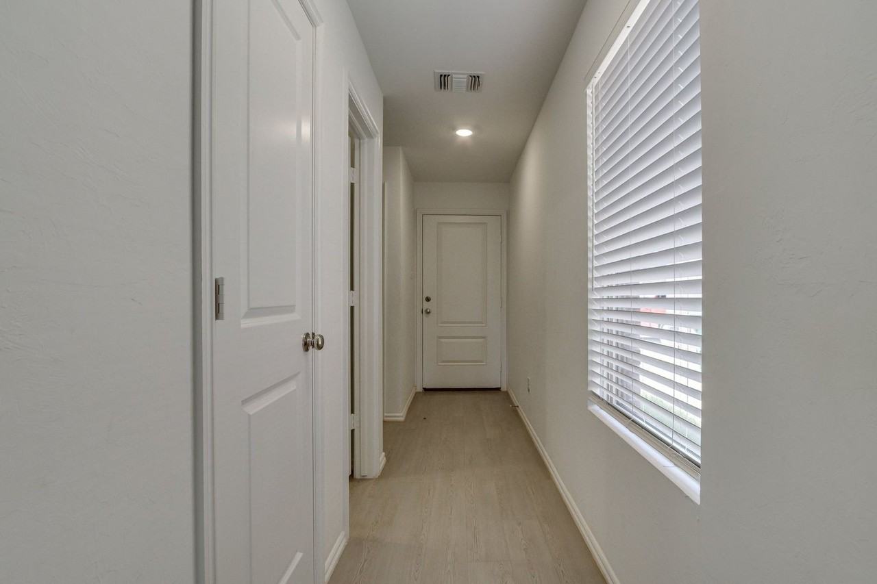 3303 Nw 149th St - Photo 3 of 21