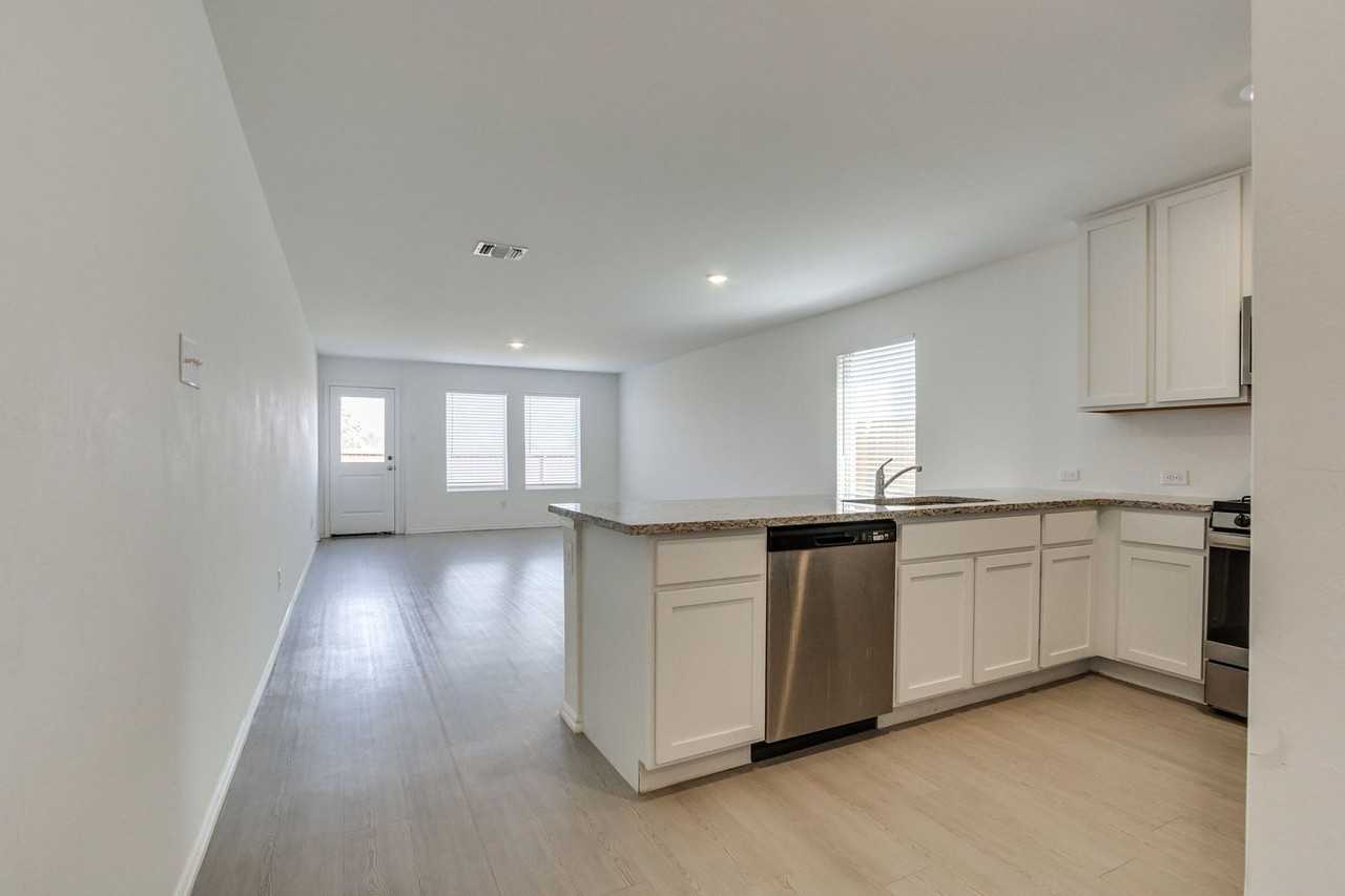 3303 Nw 149th St - Photo 5 of 21