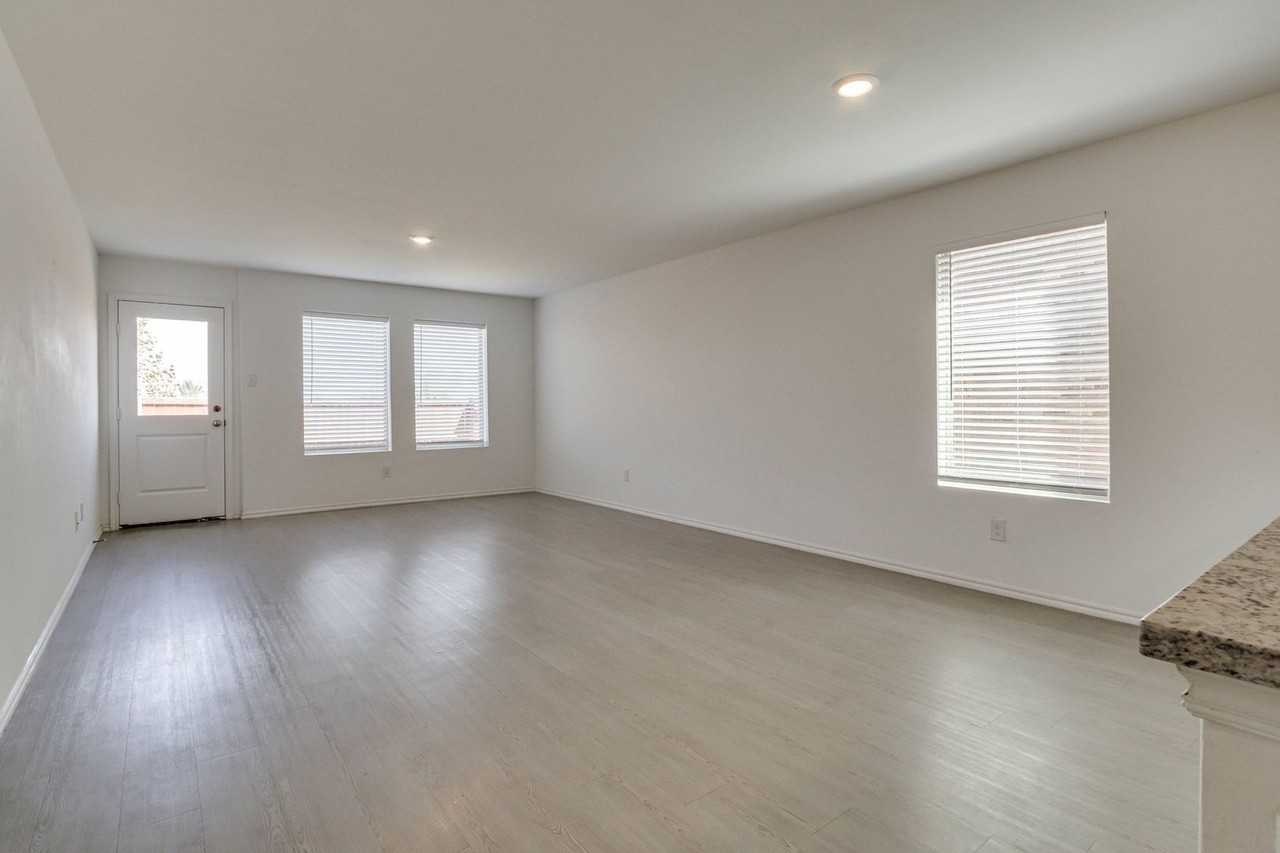 3303 Nw 149th St - Photo 6 of 21