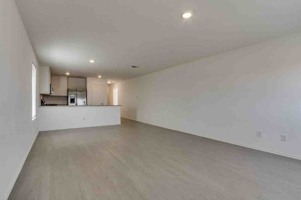 3303 Nw 149th St - Photo 7 of 21