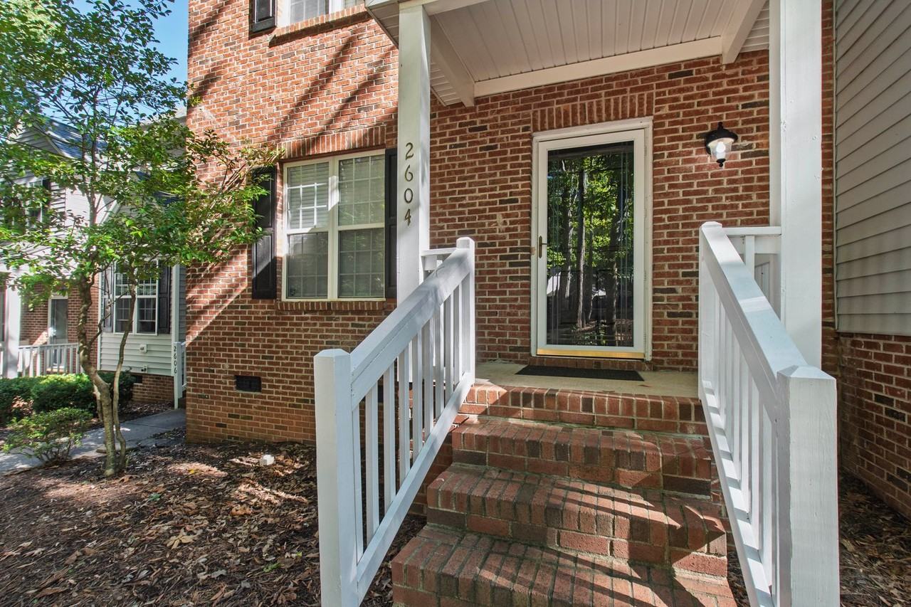 2604 Broad Oaks Pl - Photo 2 of 38