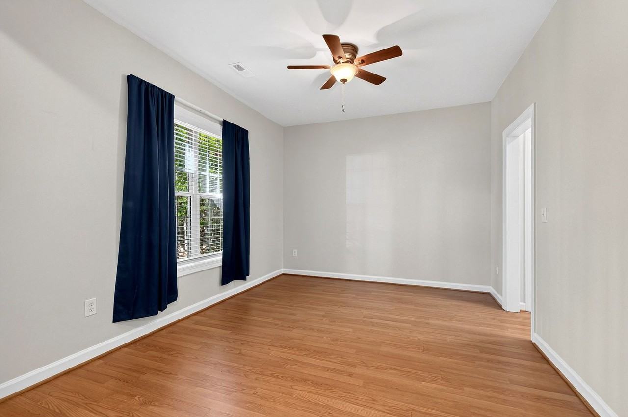 2604 Broad Oaks Pl - Photo 4 of 38